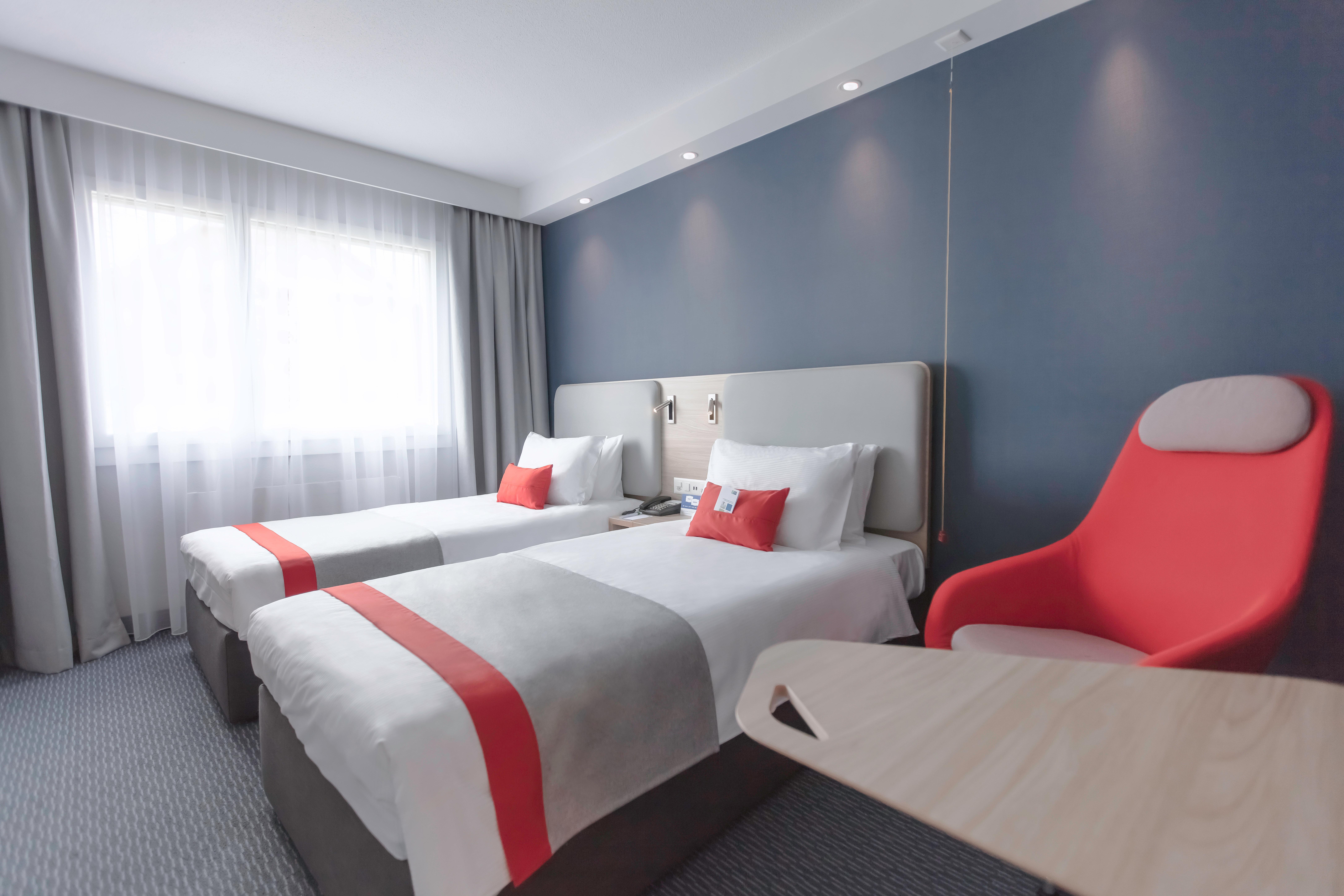 Holiday Inn Express Luzern-Neuenkirch By Ihg Ротенбург Екстериор снимка