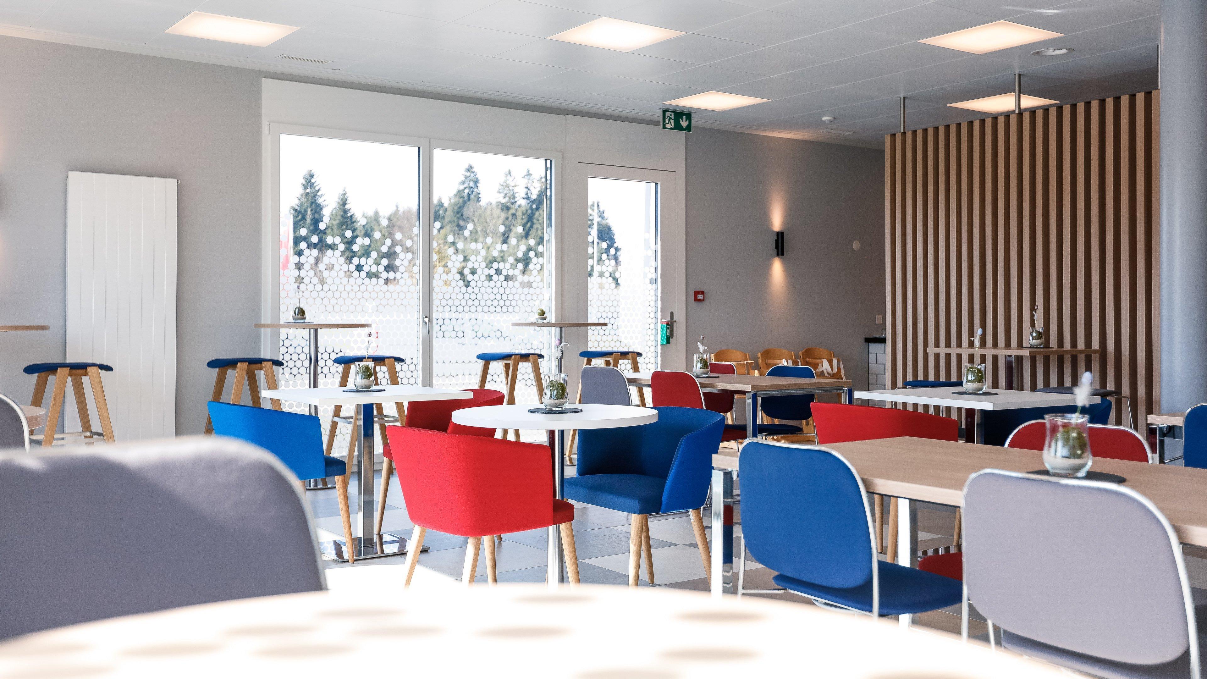 Holiday Inn Express Luzern-Neuenkirch By Ihg Ротенбург Екстериор снимка