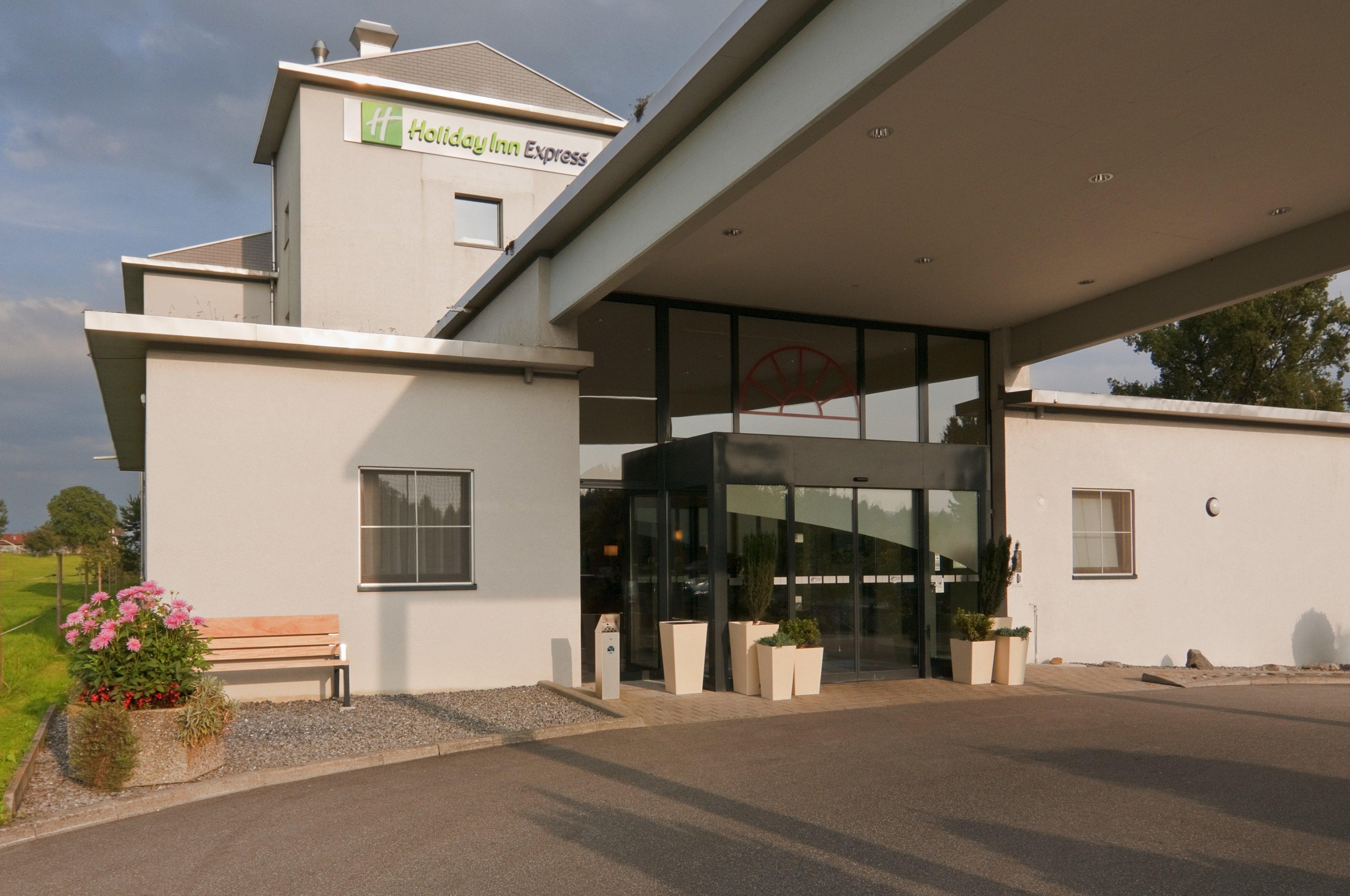 Holiday Inn Express Luzern-Neuenkirch By Ihg Ротенбург Екстериор снимка
