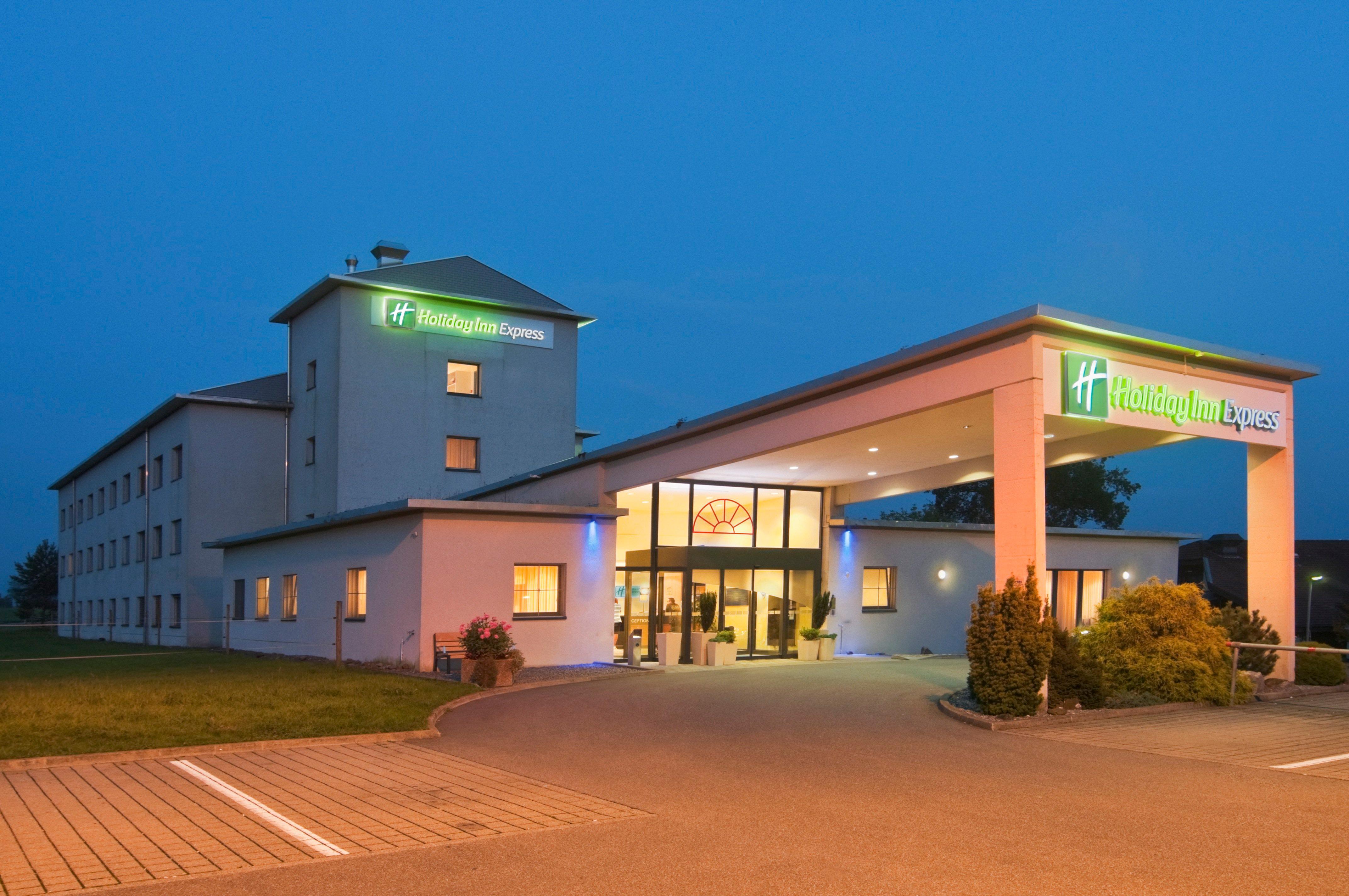 Holiday Inn Express Luzern-Neuenkirch By Ihg Ротенбург Екстериор снимка